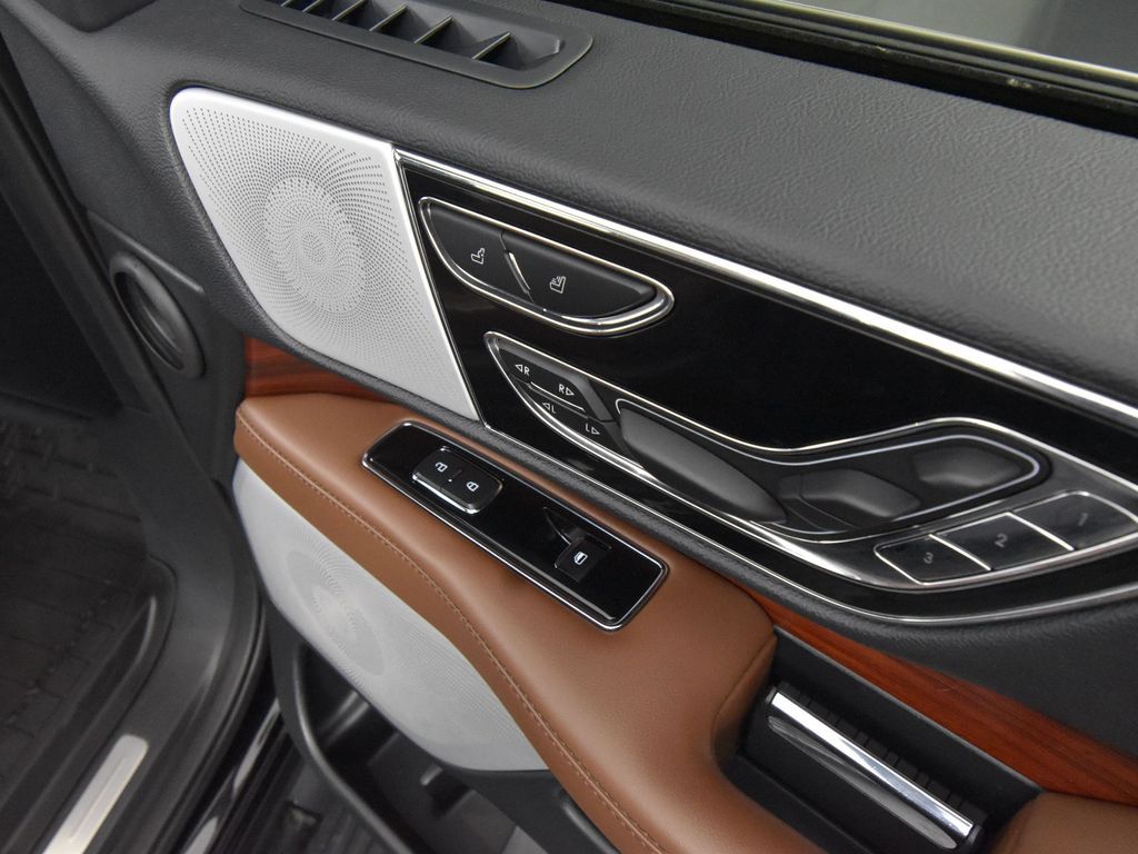 2024 Lincoln Navigator Reserve Luxury Monochromatic photo 42