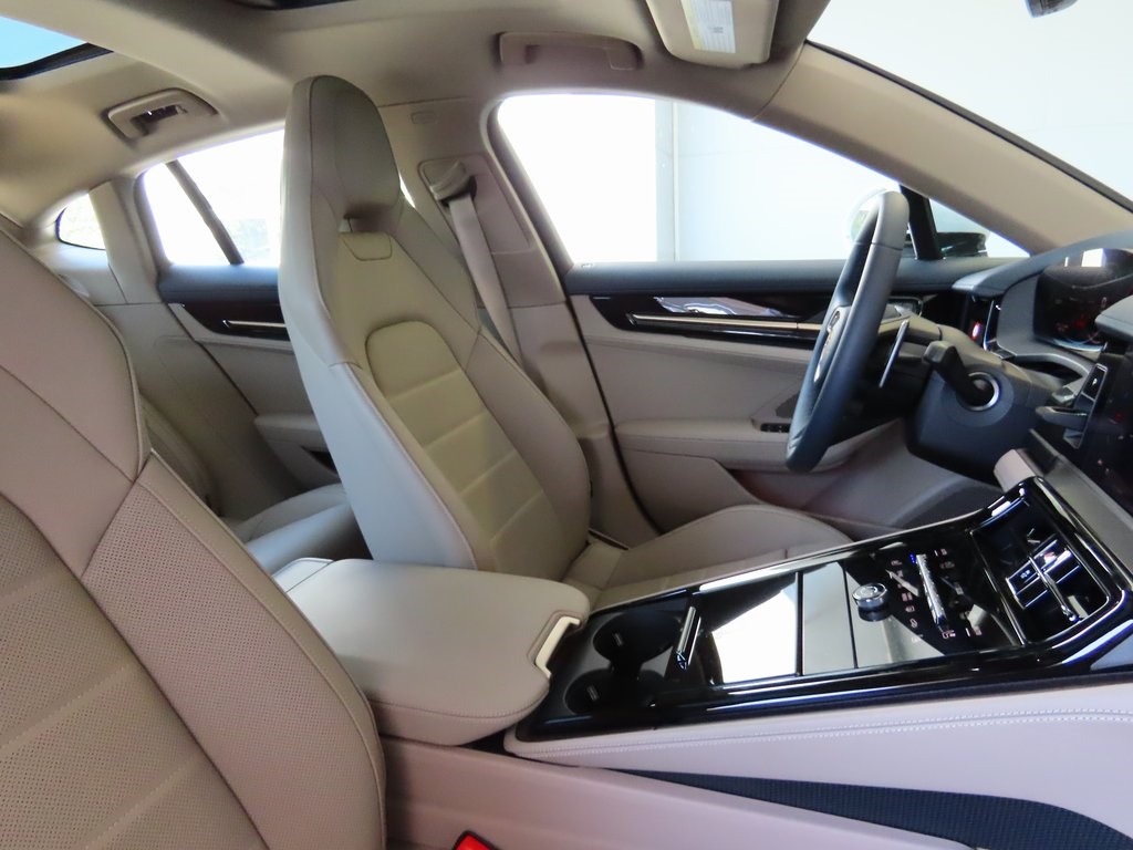 2024 Porsche Panamera 4 photo 7