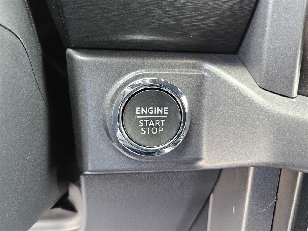 2025 Ford F-150 XLT photo 13