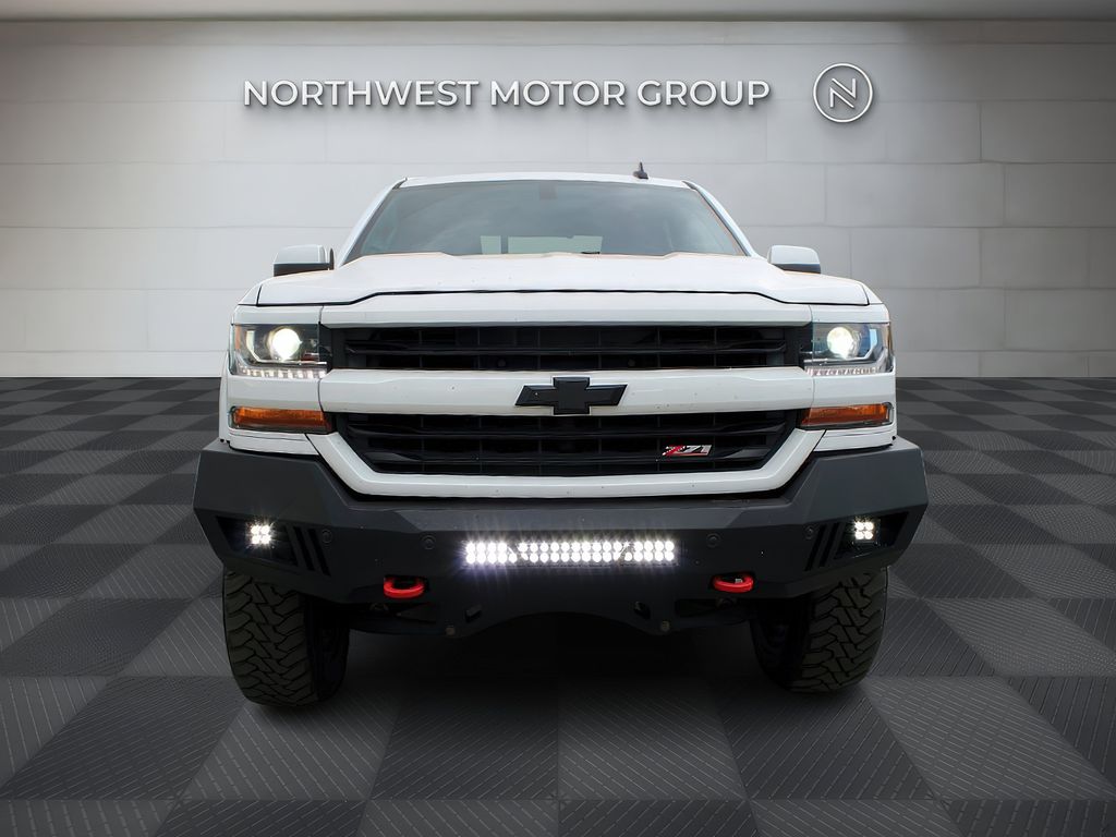 2018 Chevrolet Silverado 1500 LT photo 2
