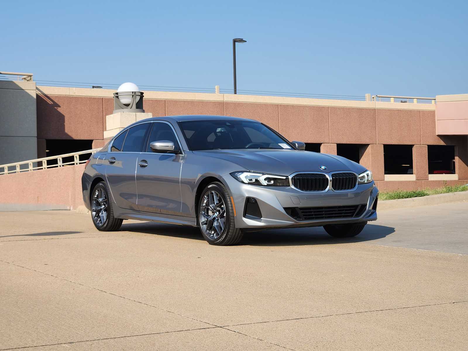 2025 Bmw 330i xDrive photo 2