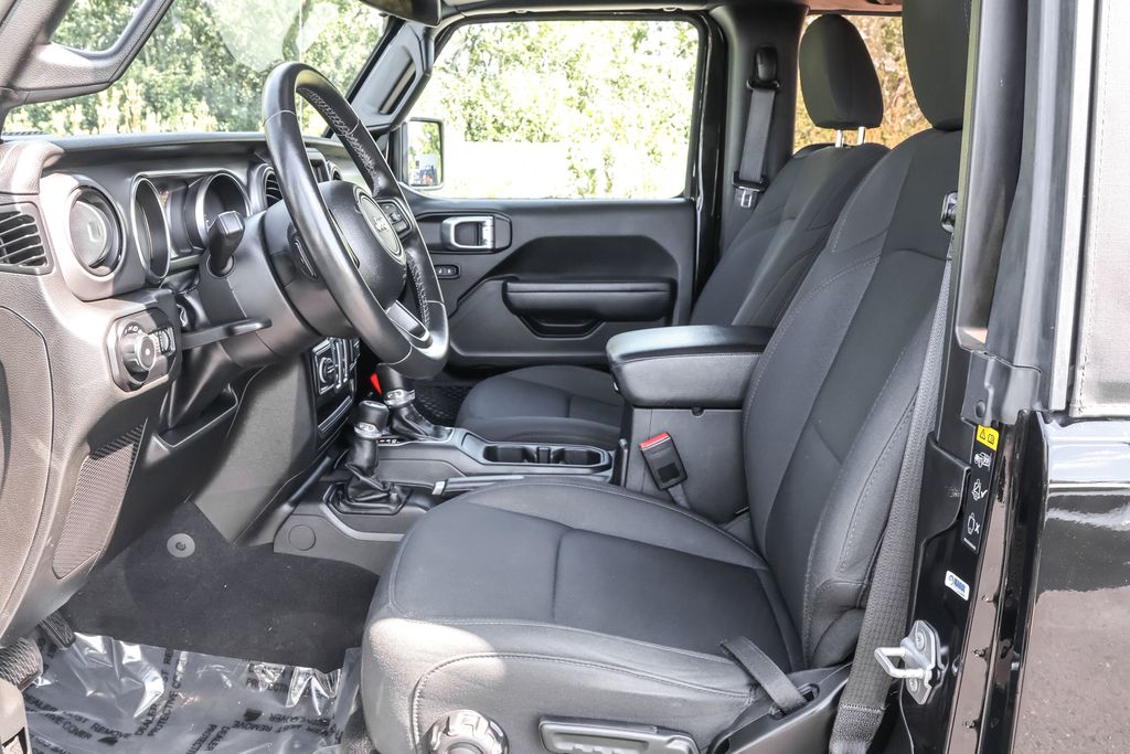 2022 Jeep Wrangler Willys photo 4