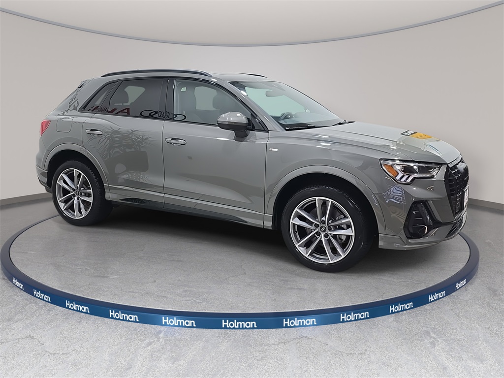 2024 Audi Q3 S line Premium Plus photo 4