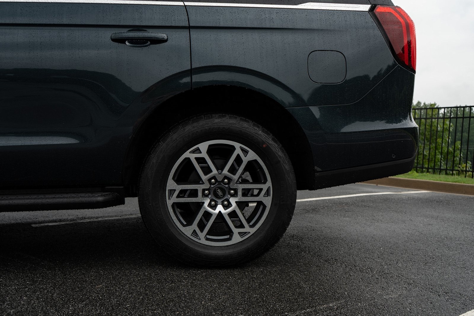 2025 Ford Expedition photo 4