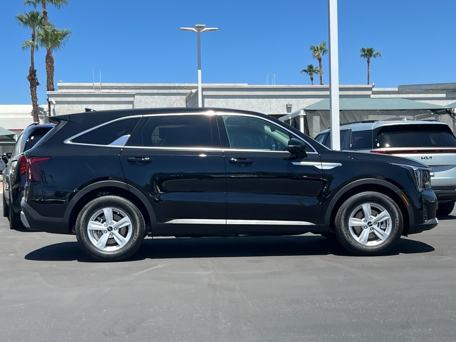 2025 Kia Sorento LX photo 2