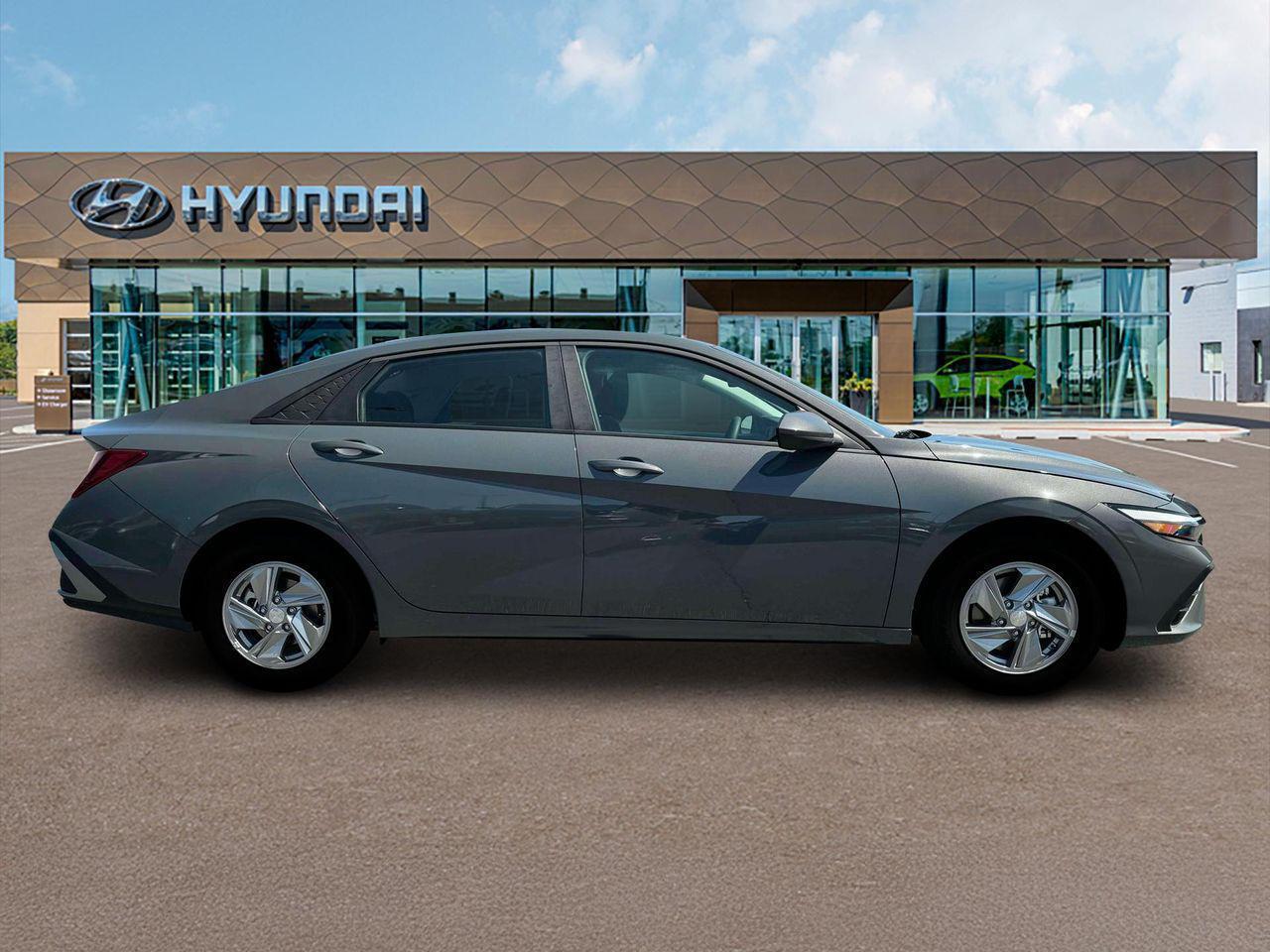 2025 Hyundai Elantra SE photo 7