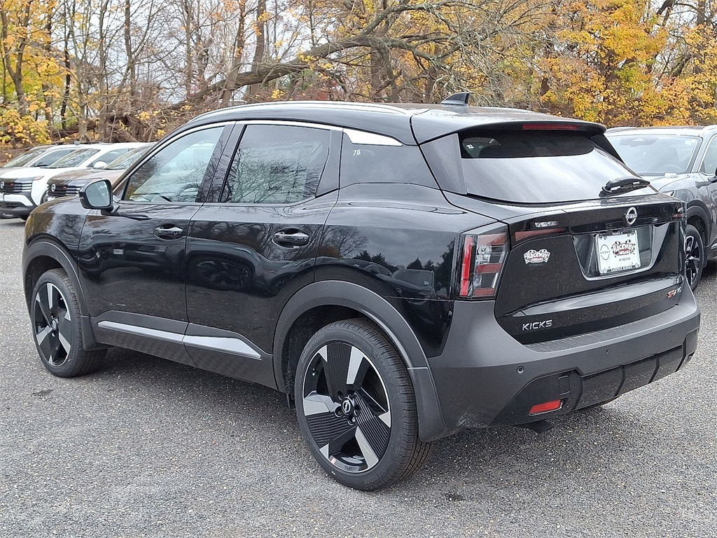 2025 Nissan Kicks SR photo 2
