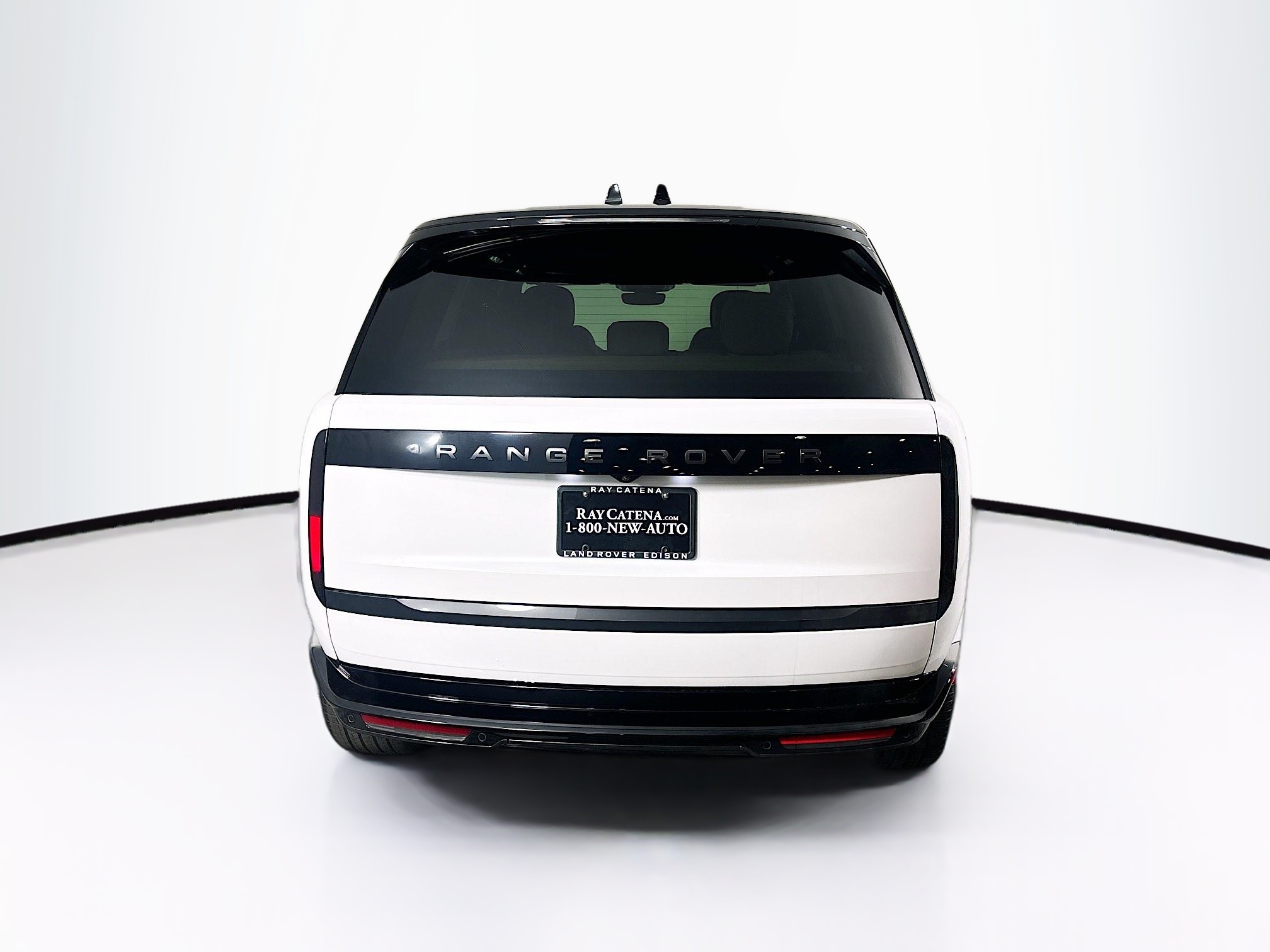 2025 Land Rover Range Rover SE photo 3
