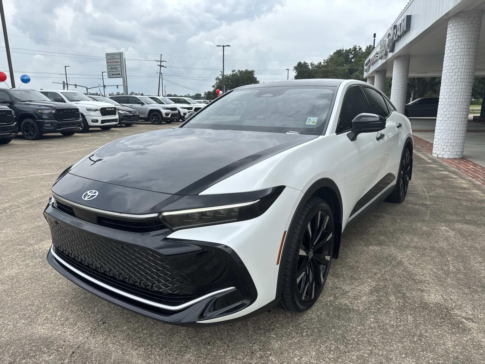 2025 Toyota Crown Platinum photo 2