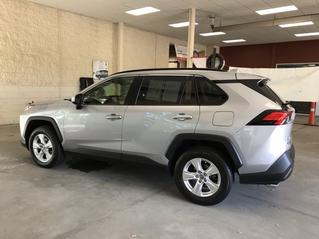 2020 Toyota RAV4 Hybrid XLE photo 6