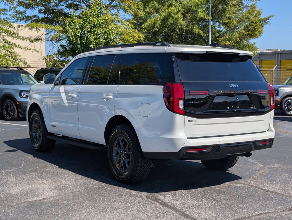 2025 Ford Expedition photo 3