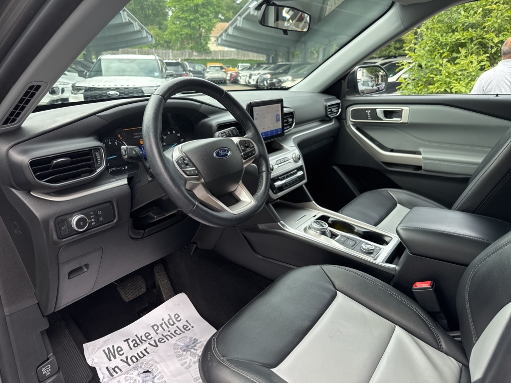 2022 Ford Explorer XLT photo 13