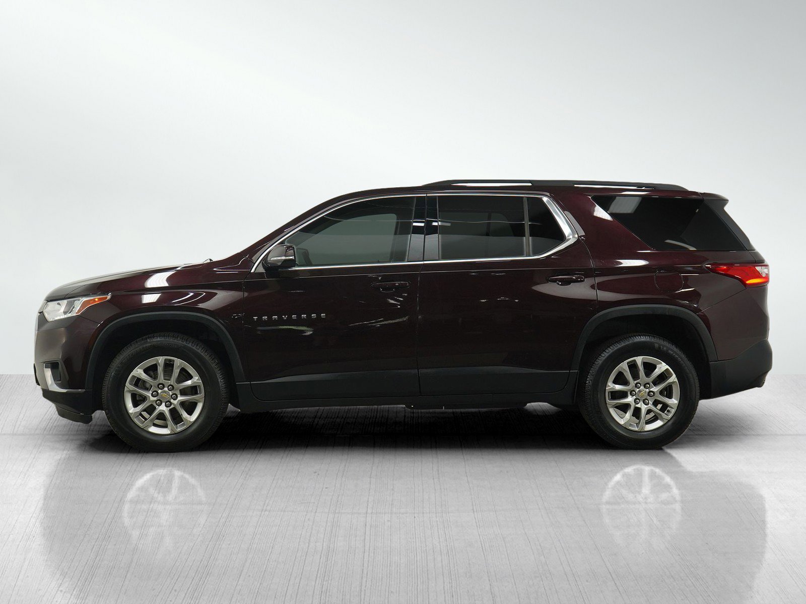 Used 2019 Chevrolet Traverse 1LT with VIN 1GNEVGKW2KJ241757 for sale in Burnsville, Minnesota