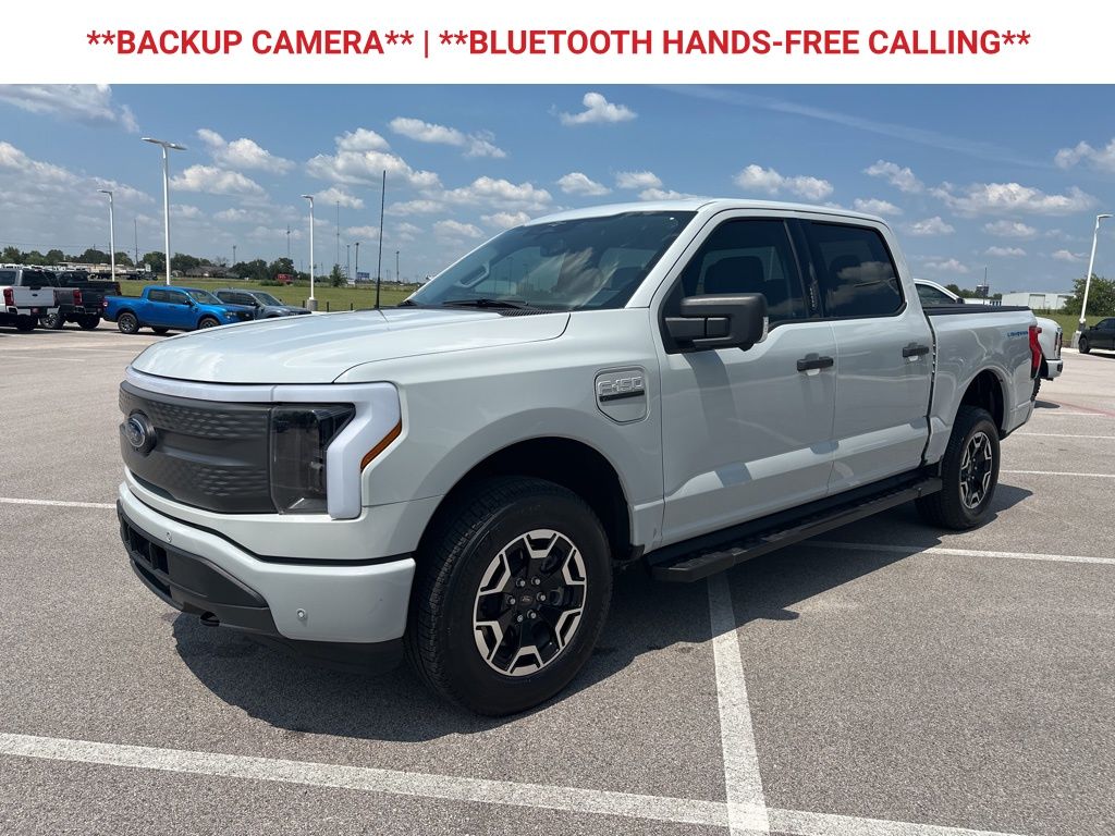 2023 Ford F-150 Lightning XLT photo 3