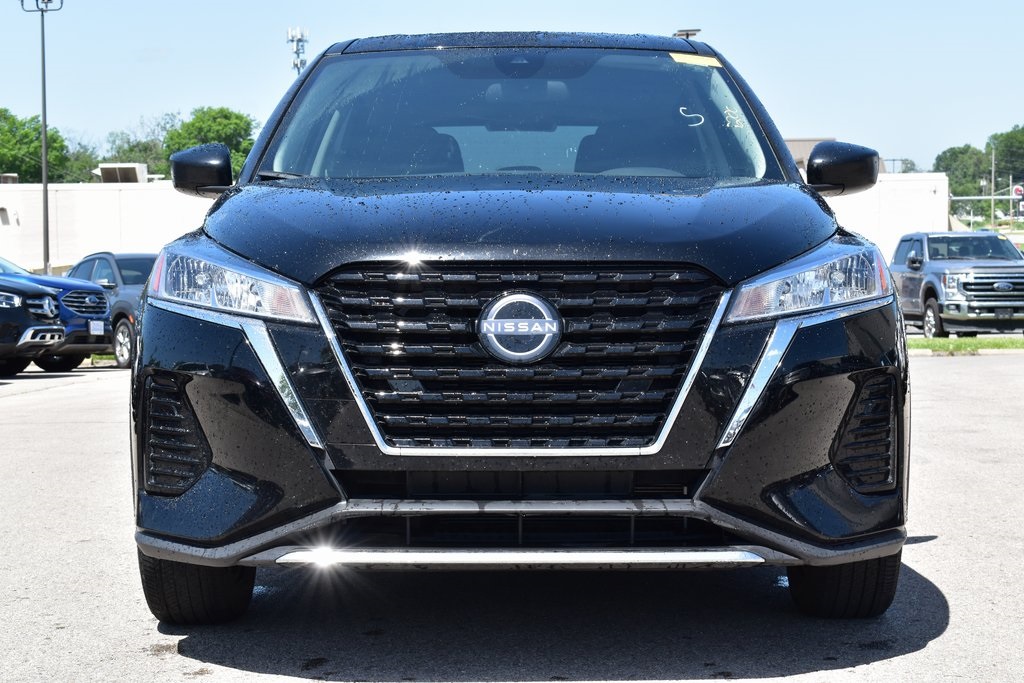 2023 Nissan Kicks S photo 2