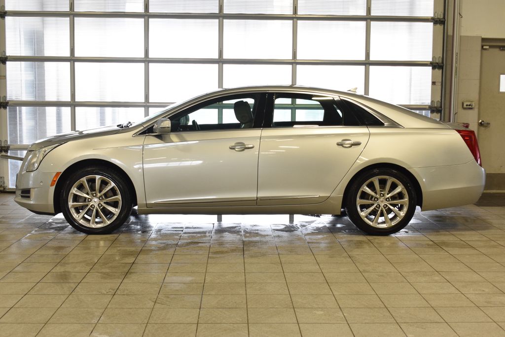 2014 Cadillac XTS Luxury photo 2