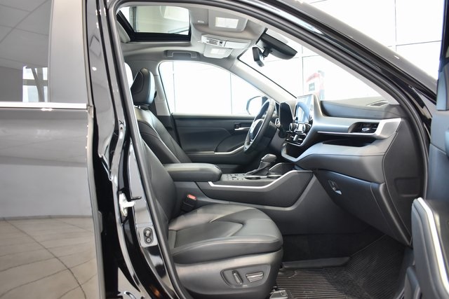 2024 Toyota Highlander XLE photo 12
