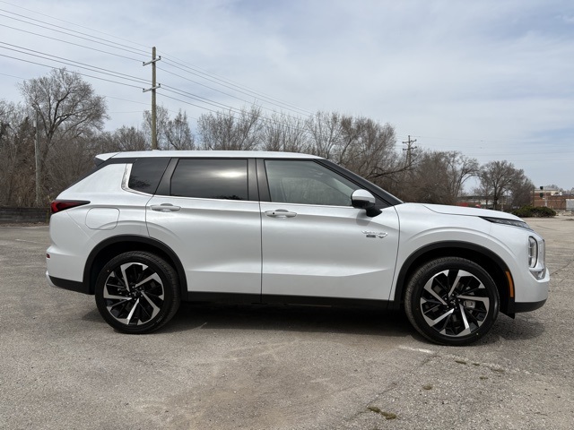 2025 Mitsubishi Outlander PHEV SE photo 4
