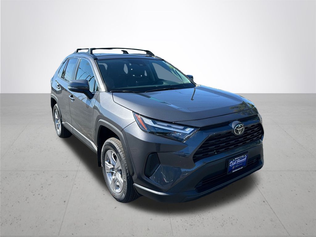 2025 Toyota RAV4 XLE photo 5