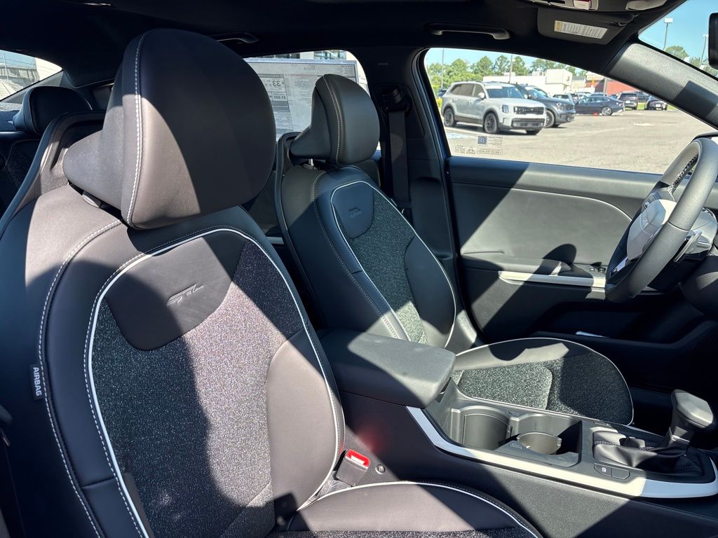 2025 Kia K4 GT-Line photo 26