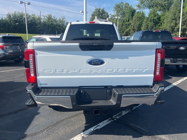 2025 Ford F-350 photo 6