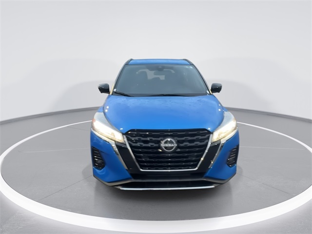 2022 Nissan Kicks SR photo 3