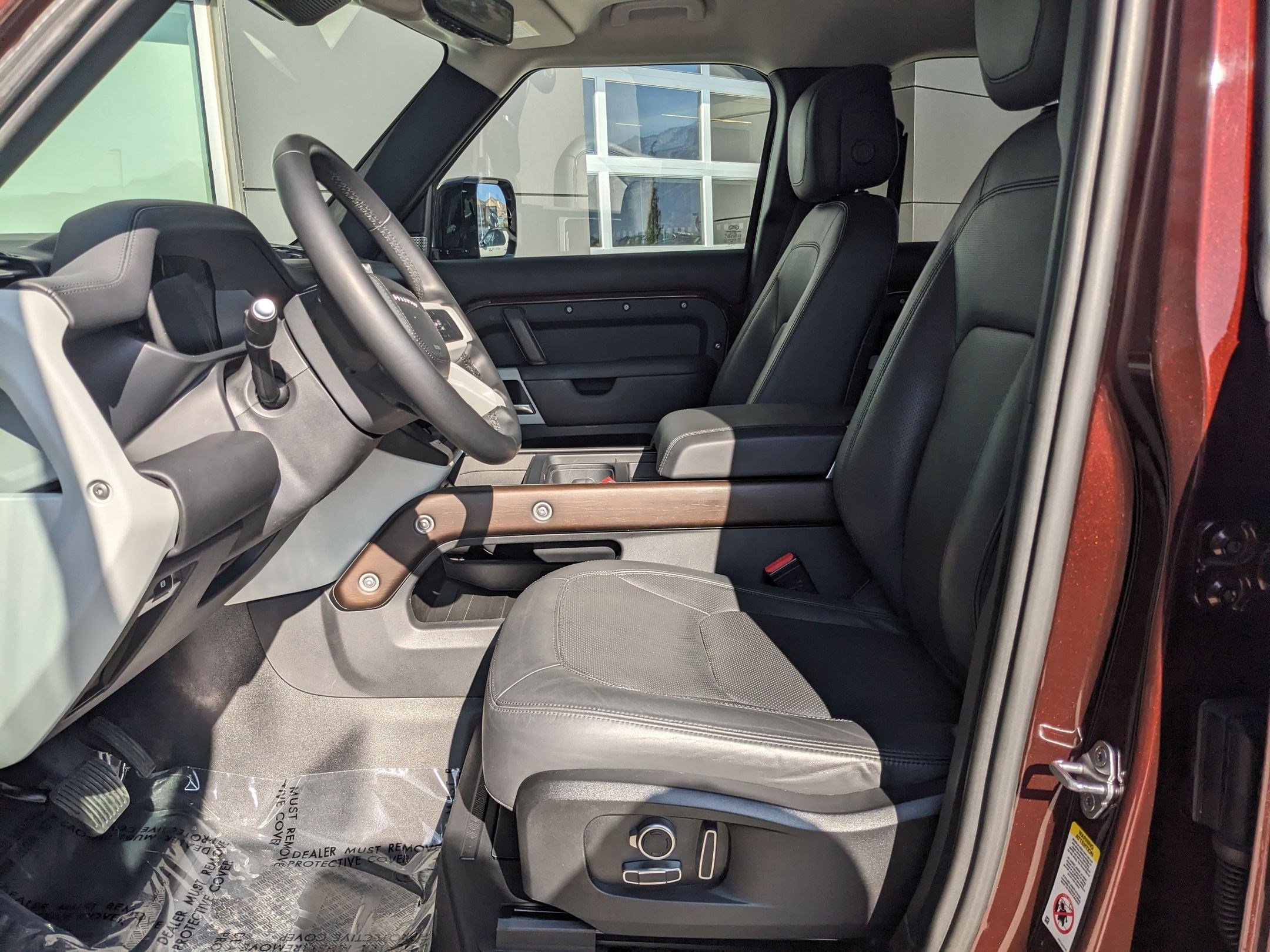 2023 Land Rover Defender 130 First Edition photo 22