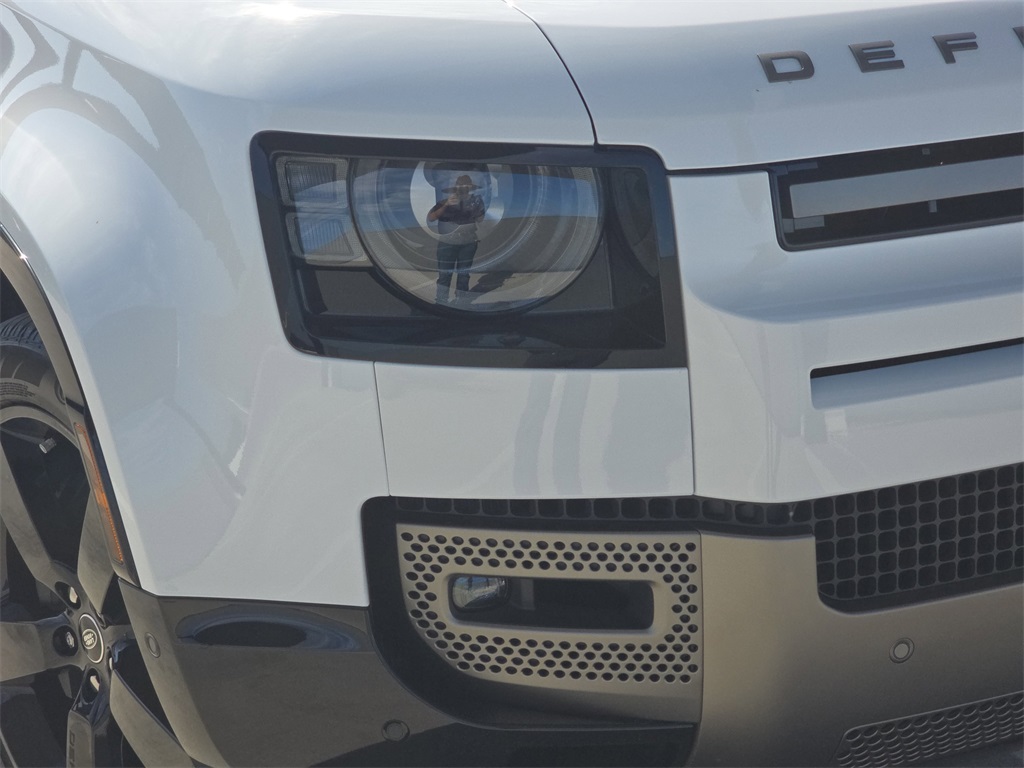 2025 Land Rover Defender 110 X-Dynamic SE photo 27