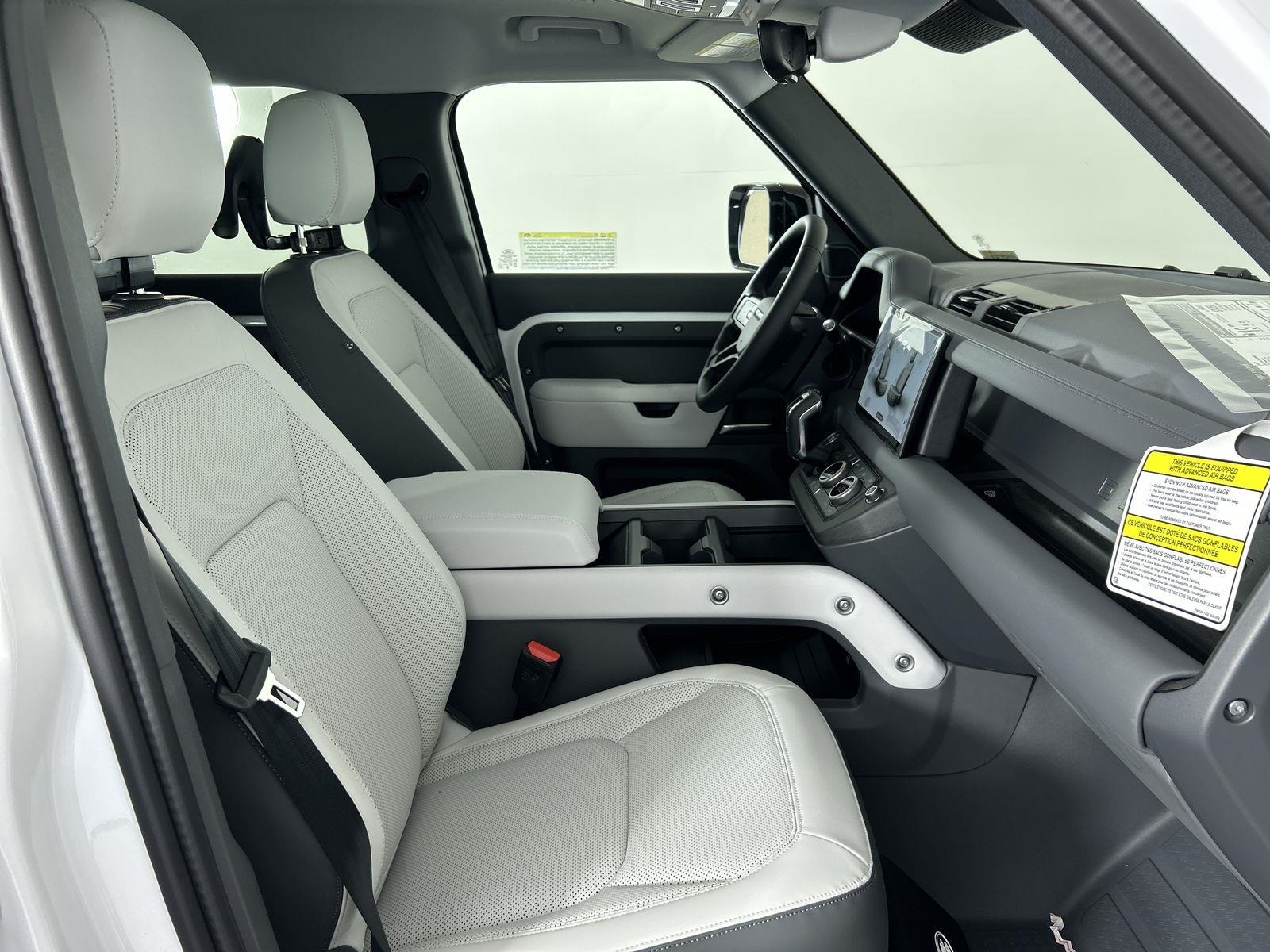 2025 Land Rover Defender 110 S photo 32