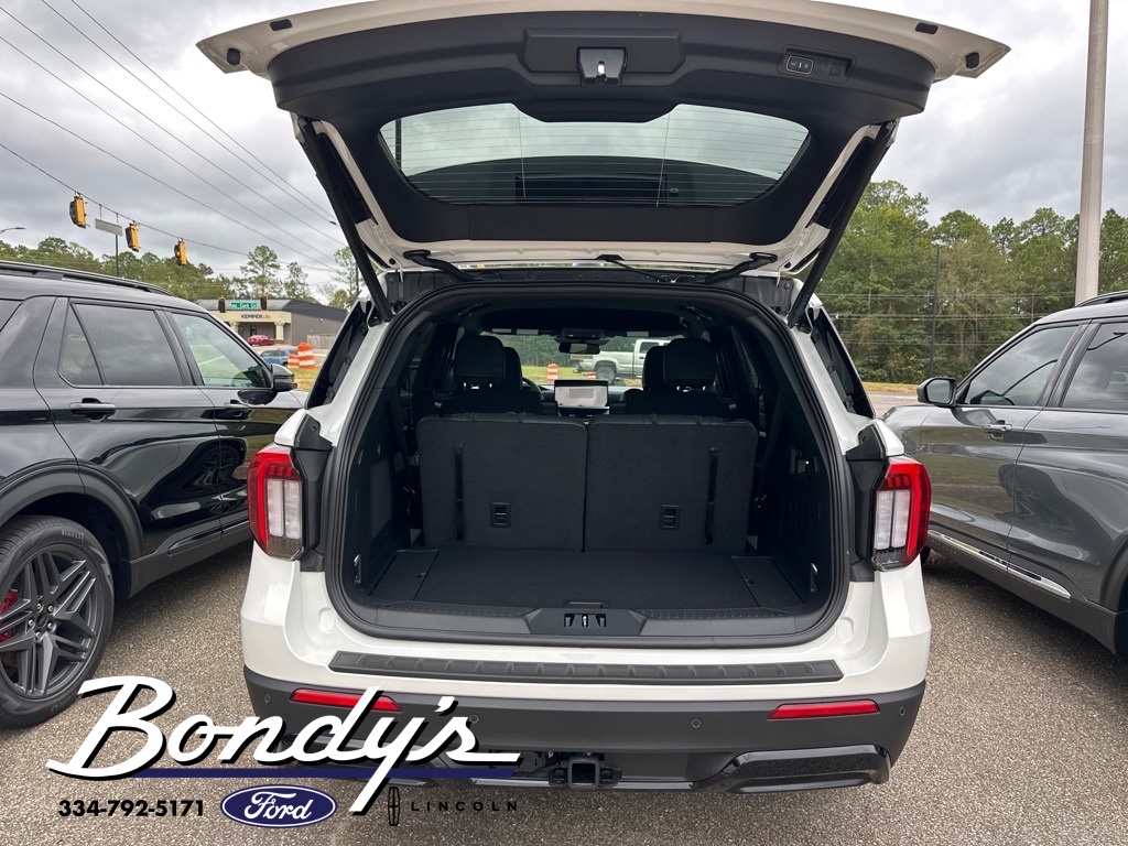 2025 Ford Explorer ST-Line photo 10