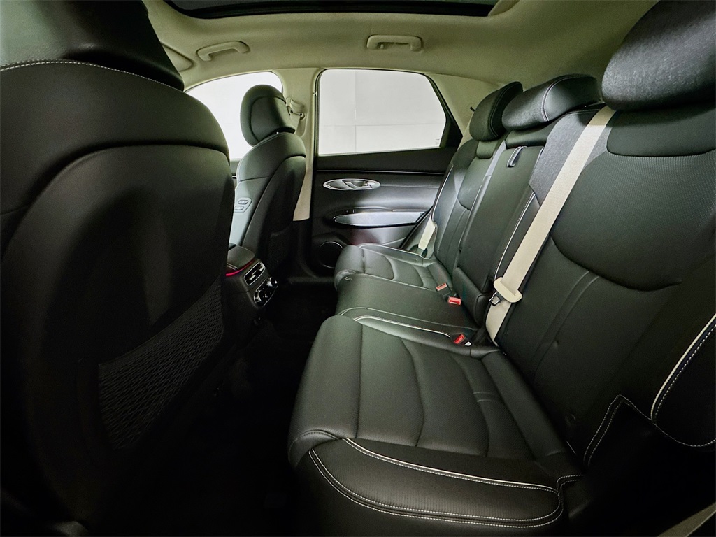 2023 Genesis Electrified GV70 Advanced photo 11