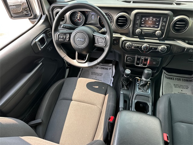 2021 Jeep Gladiator Willys photo 14