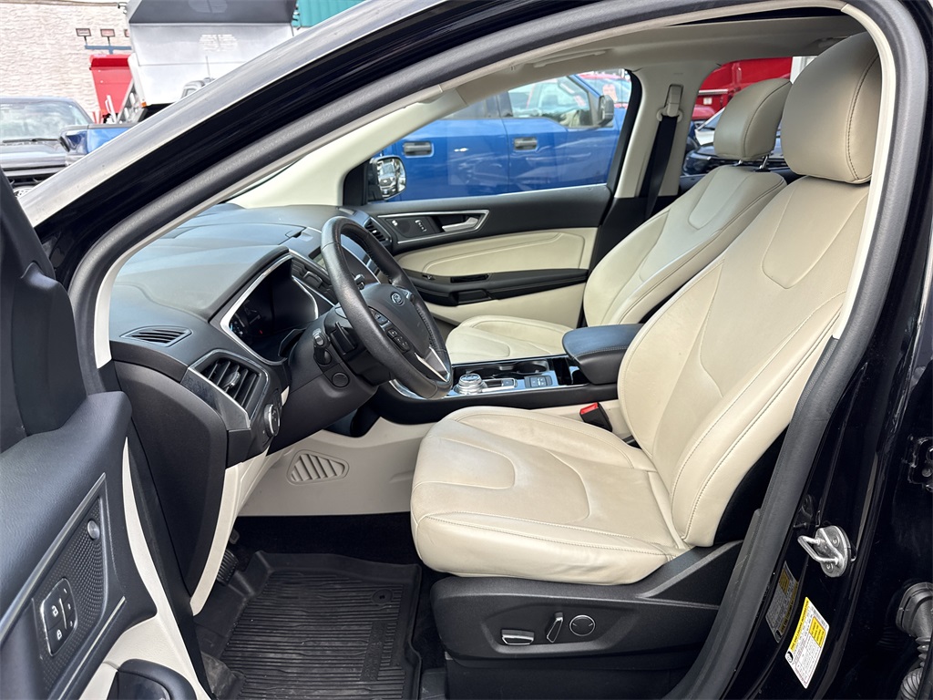 2019 Ford Edge Titanium photo 17
