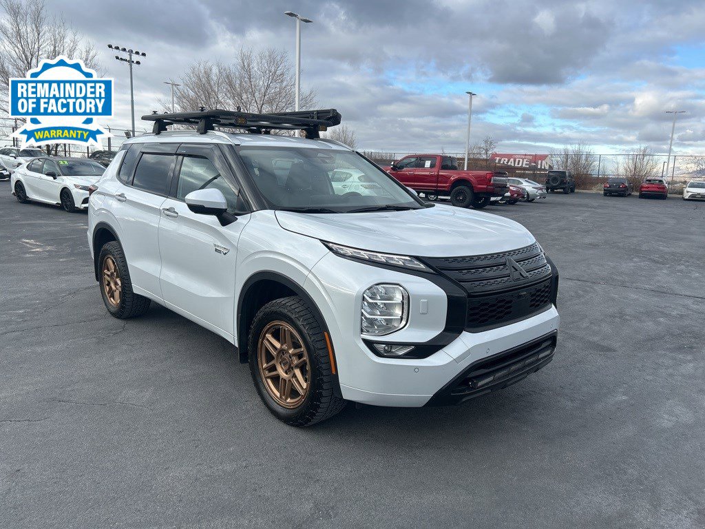 2023 Mitsubishi Outlander Plug-In Hybrid SEL's photo