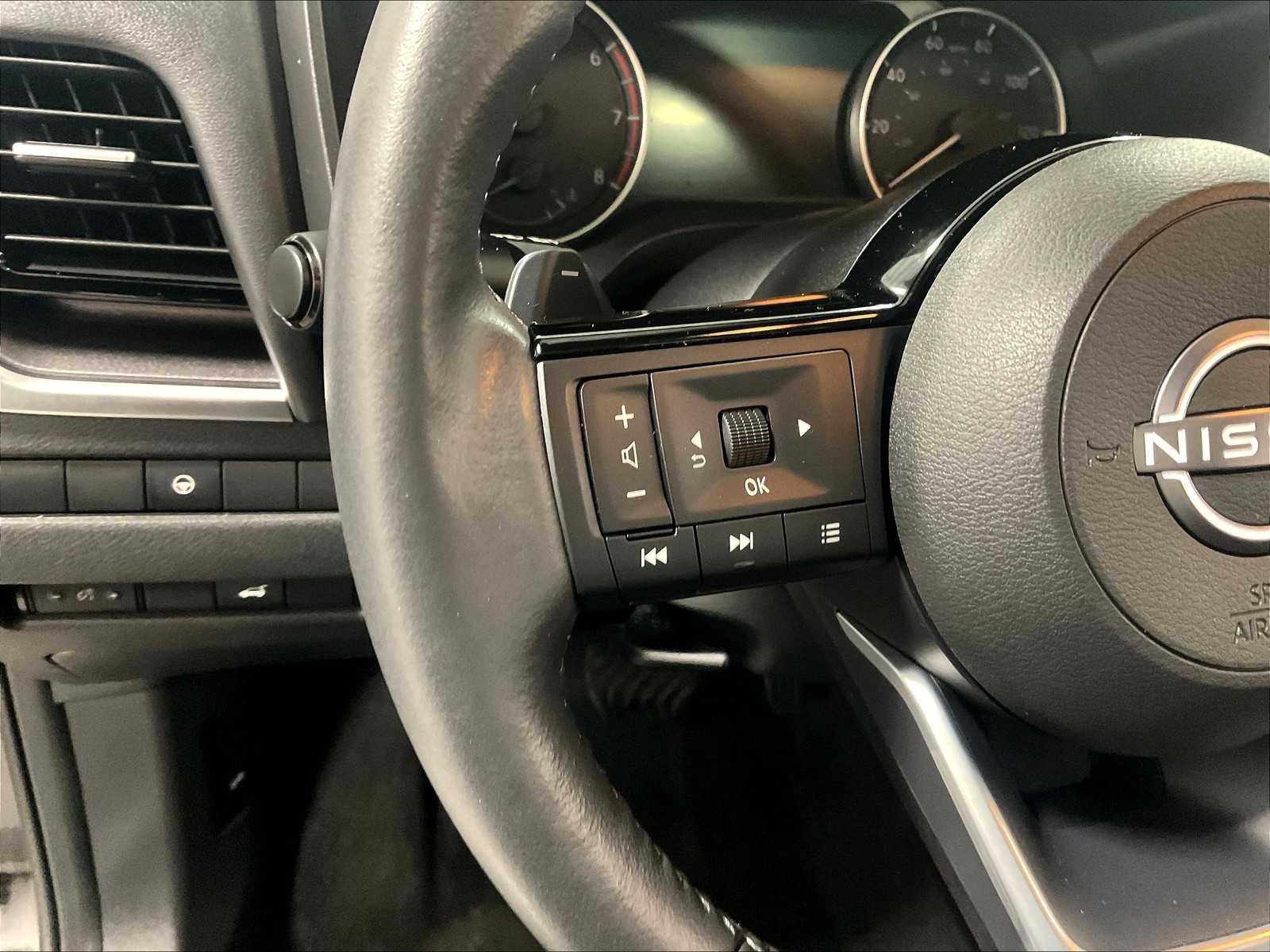 2022 Nissan Rogue SV photo 23