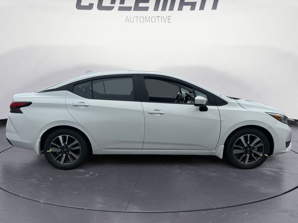 2025 Nissan Versa 1.6 SV photo 6