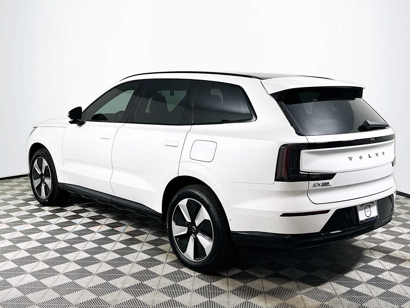 2025 Volvo EX90 Plus photo 5