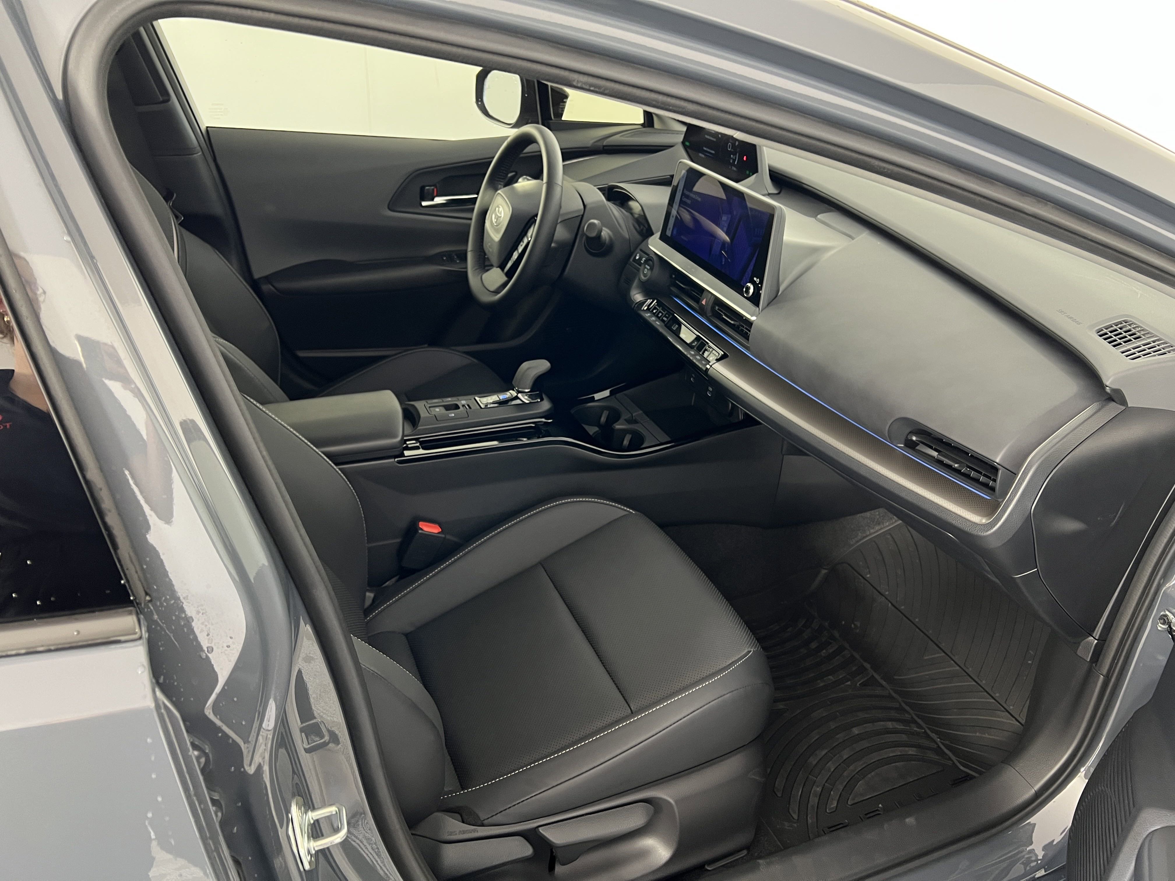 2023 Toyota Prius Limited photo 4