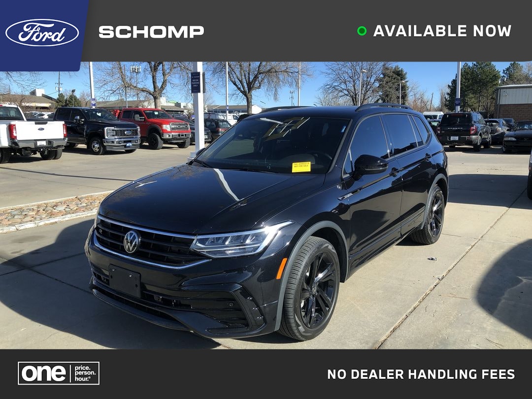 2024 Volkswagen Tiguan SE R-LINE BLACK's photo