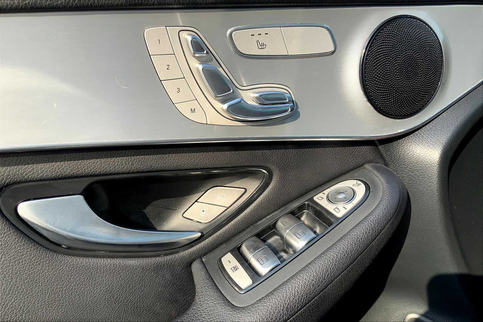 2020 Mercedes Benz GLC 300 photo 27