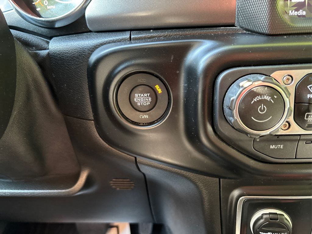 2021 Jeep Gladiator Willys photo 27