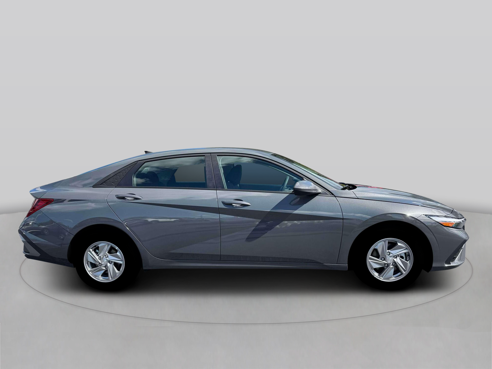 2026 Hyundai Elantra SE photo 2