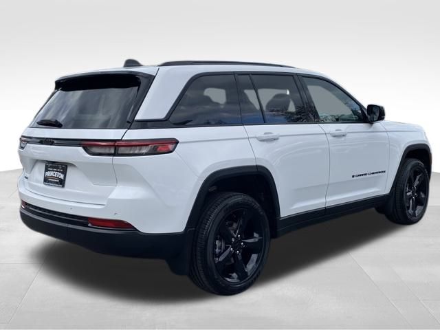 2025 Jeep Grand Cherokee Altitude X photo 2