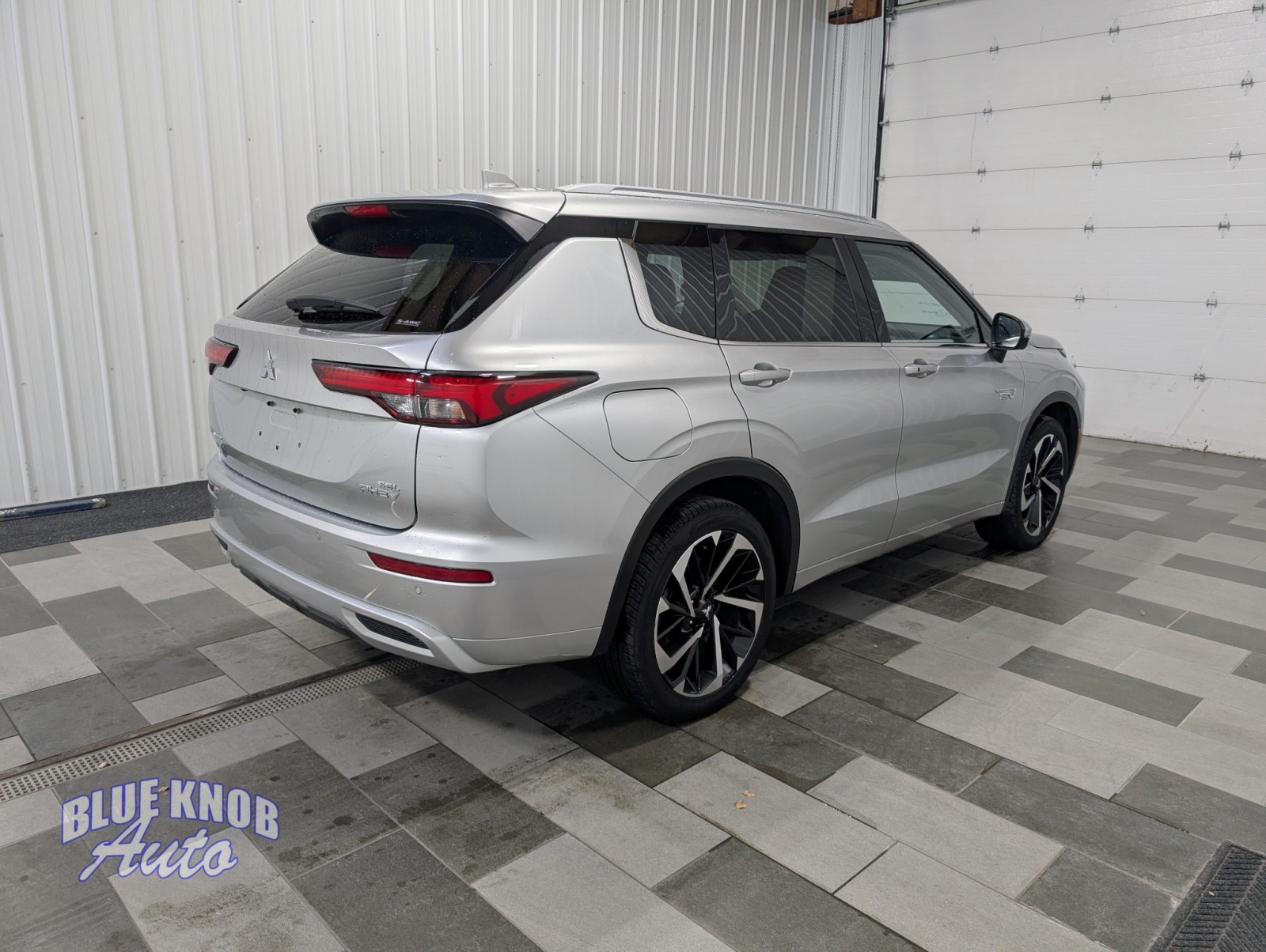 2023 Mitsubishi Outlander PHEV SEL photo 3