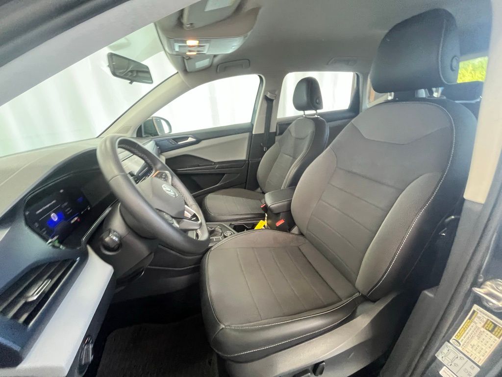 2022 Volkswagen Taos SE photo 9