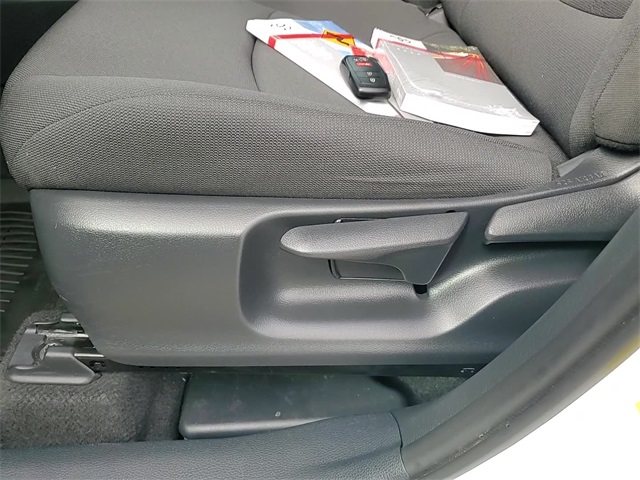 2024 Toyota Corolla Cross LE photo 12