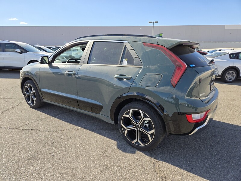 2025 Kia Niro EX Touring photo 4