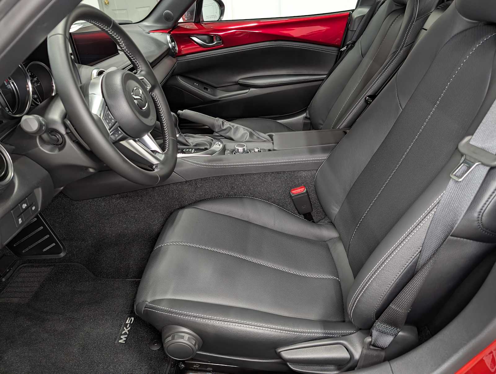 2024 Mazda MX-5 Miata Miata RF Grand Touring photo 4