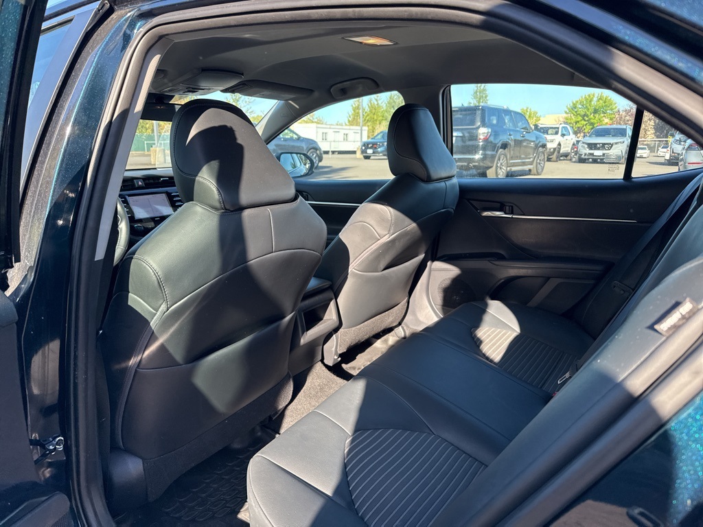 2020 Toyota Camry SE photo 16