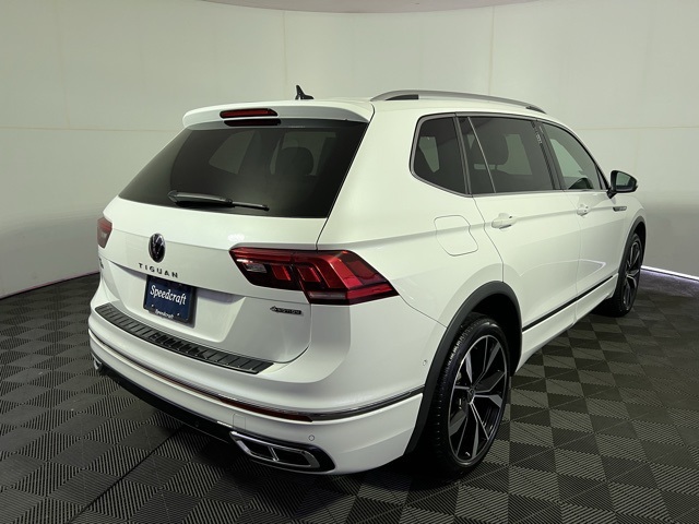 2024 Volkswagen Tiguan SEL R-Line Black photo 5